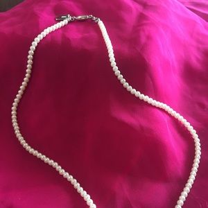 ✨3 for $15✨ Tommy Hilfiger faux pearl necklace